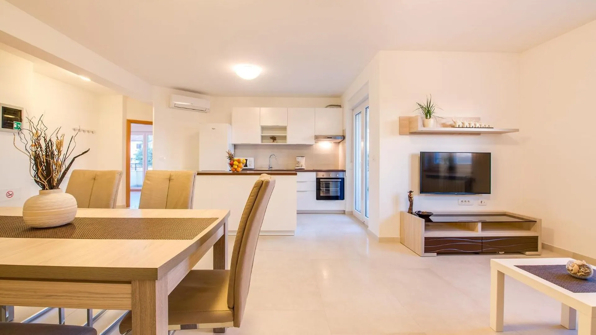 Apartment Geraeumige Wohnung Mit Zwei Schlafzimmern In Pula