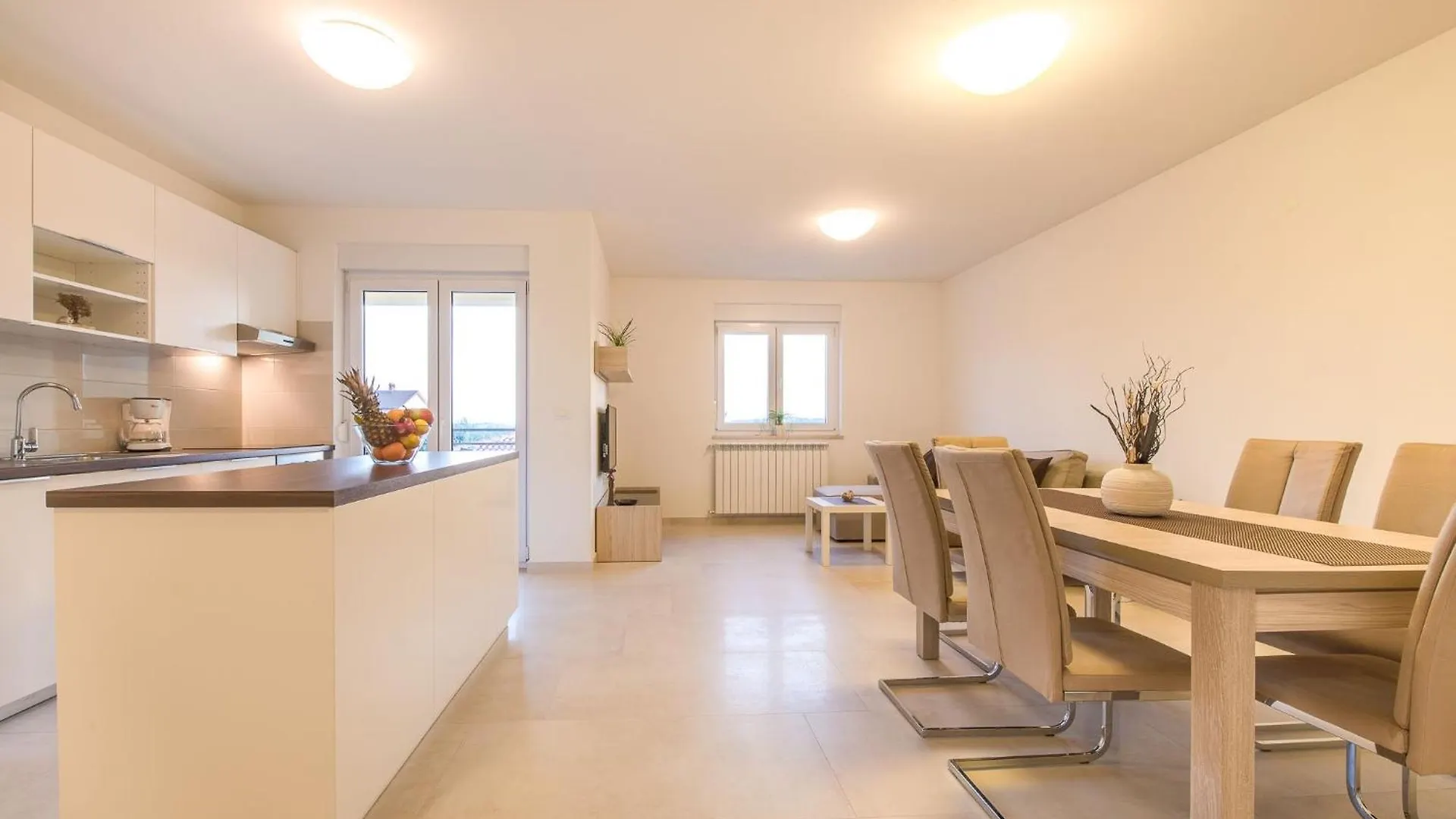 Geraeumige Wohnung Mit Zwei Schlafzimmern In Pula Croatia
